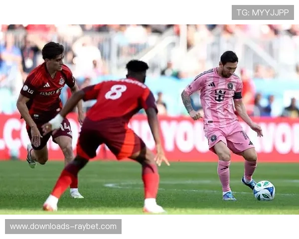 多伦多FC主帅出席慈善晚会 签名球衣义拍传递爱心